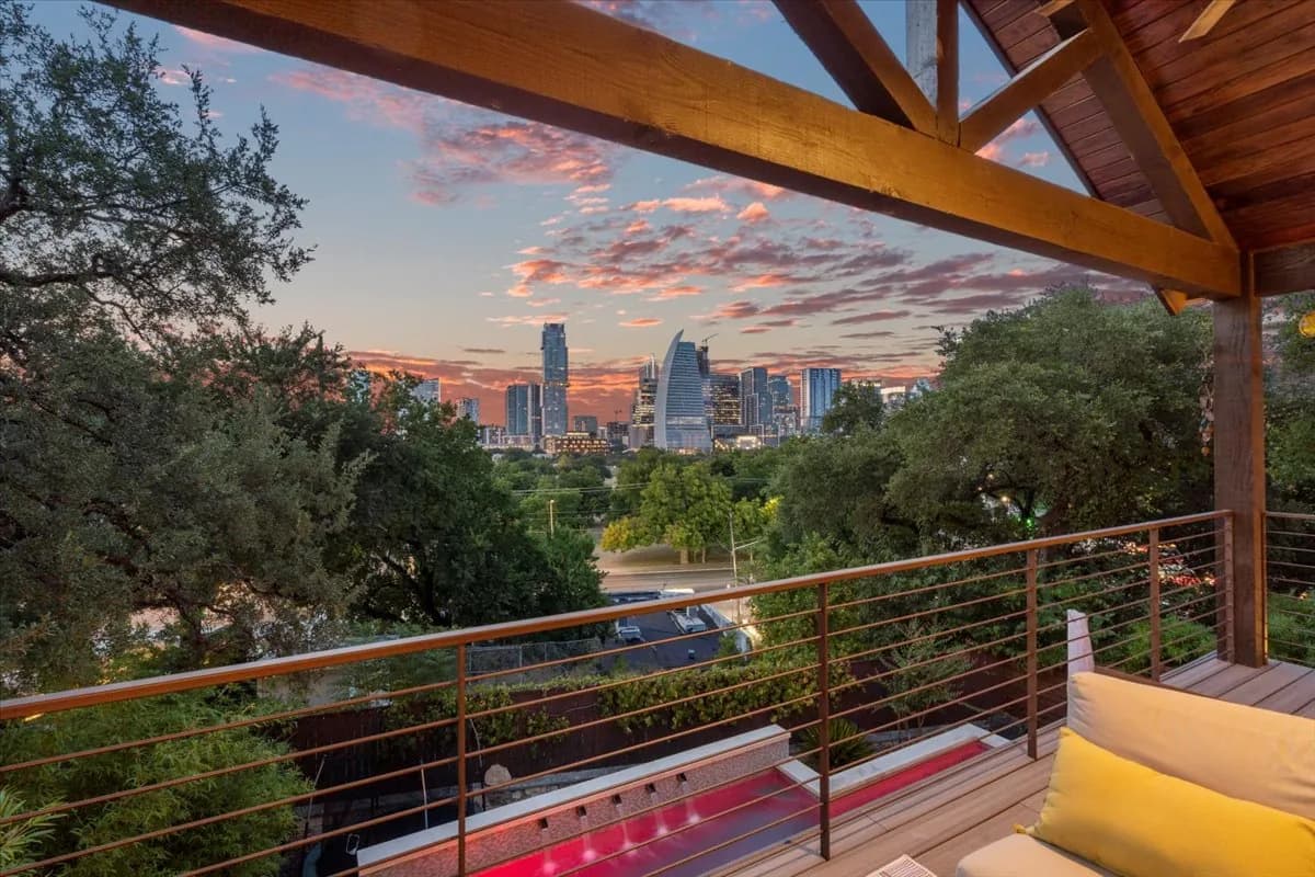 Austin vacation home with a pool and outdoor lounge seating